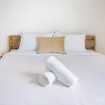 Cozy 1Br & Study Retreat With Outdoor Pool In Mq