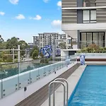 Cozy 1Br & Study Retreat With Outdoor Pool In Mq