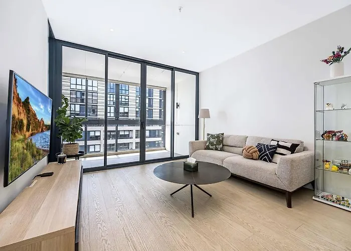 Cozy 1Br & Study Retreat With Outdoor Pool In Mq