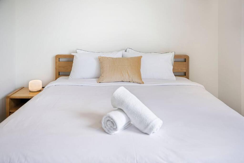 Cozy 1br & Study Retreat With Outdoor Pool In Mq Apartment Sydney
