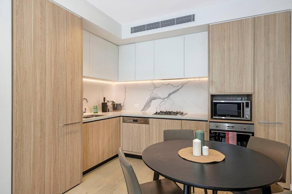 Cozy 1br & Study Retreat With Outdoor Pool In Mq Sydney
