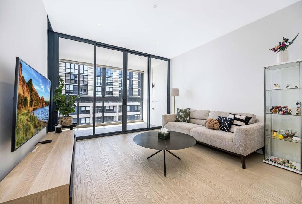 Cozy 1br & Study Retreat With Outdoor Pool In Mq Apartment *